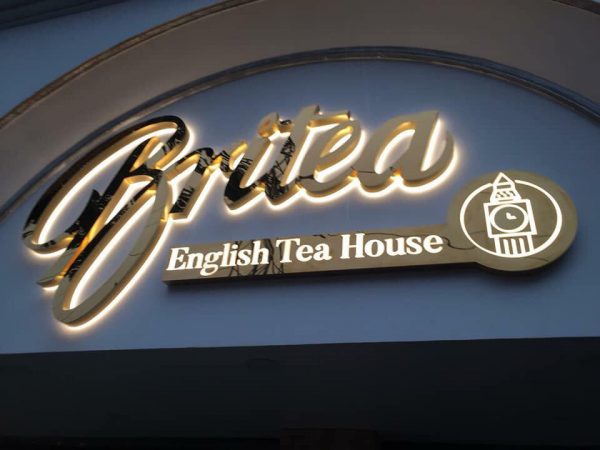 Bảng hiệu chữ nổi LED – Thu hút ngày đêm