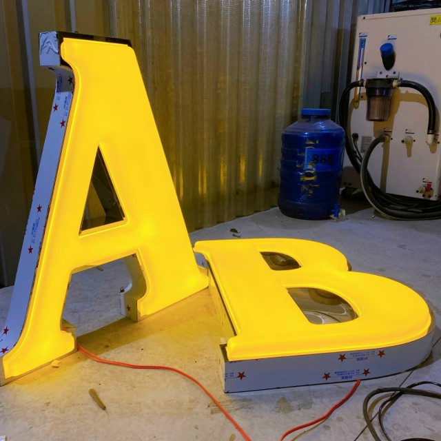 Bảng hiệu phối inox – mica tại Thủ Đức – Sáng tạo & hiện đại