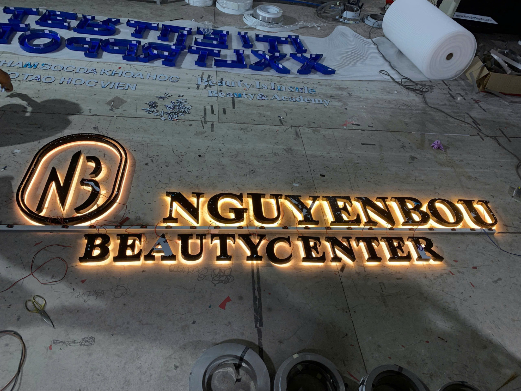 Chữ inox hắt sáng chân LED – Giải pháp chiếu sáng hiệu quả tại Thủ Đức - Image 11