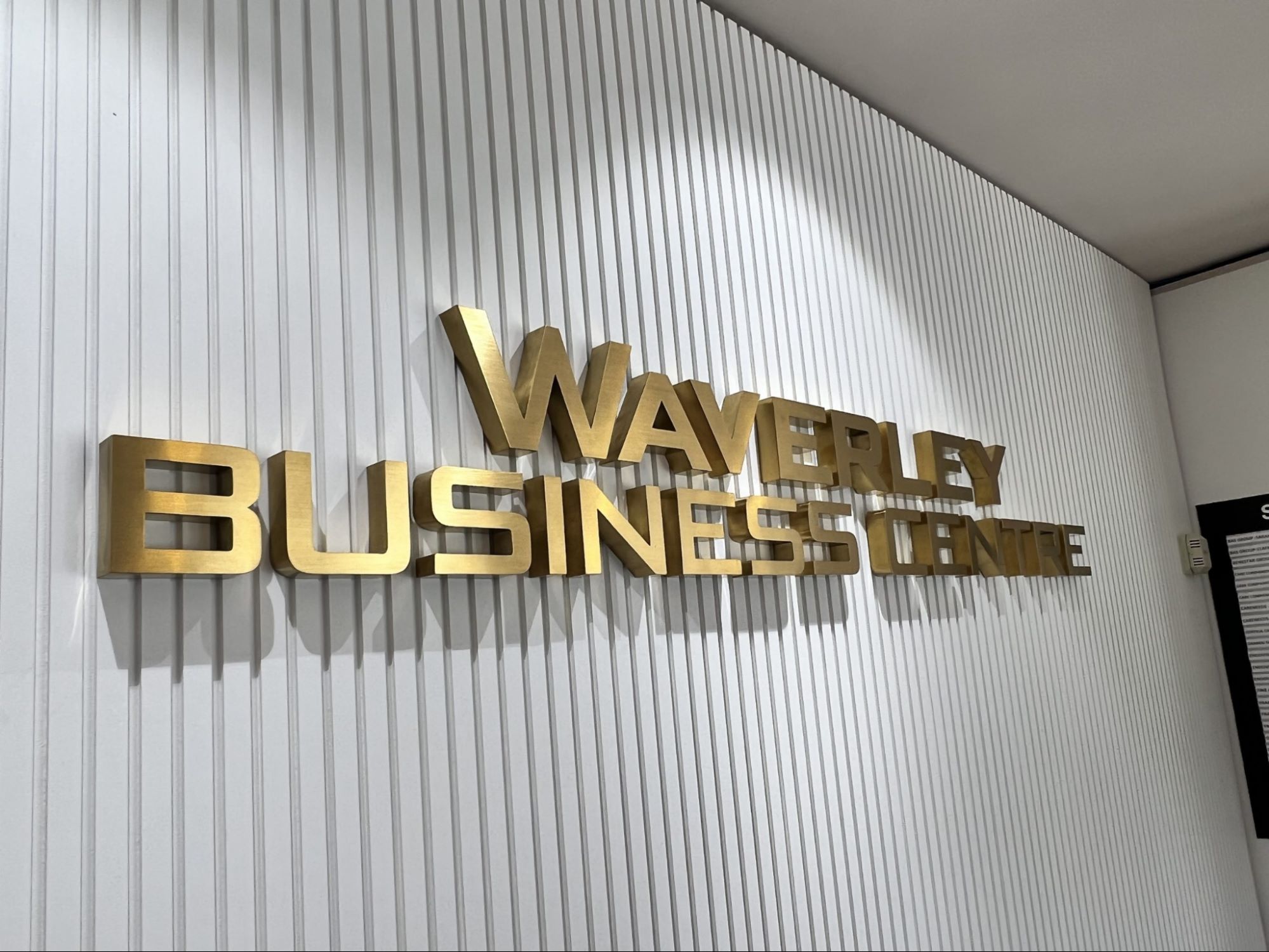 Chữ inox uốn nổi 3D – Tạo hình linh hoạt