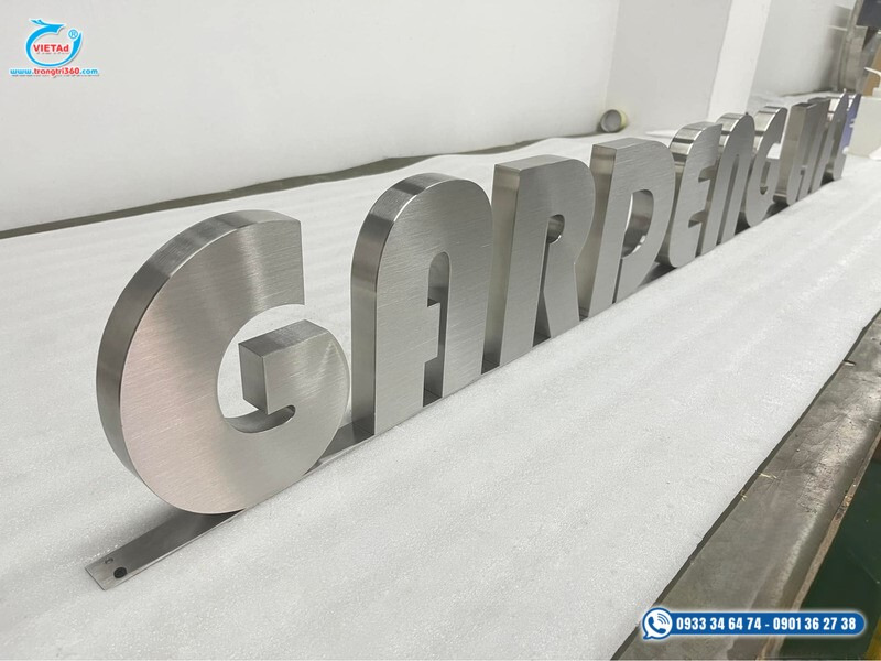 Chữ nổi inox thẩm mỹ, bền chắc.