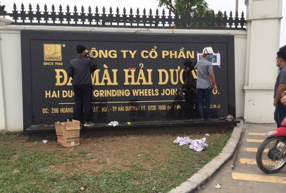 Làm bảng hiệu đá chữ inox – Cứng cáp, bền vững