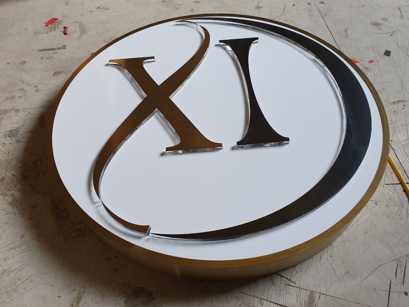 Logo inox cho doanh nghiệp bền đẹp.