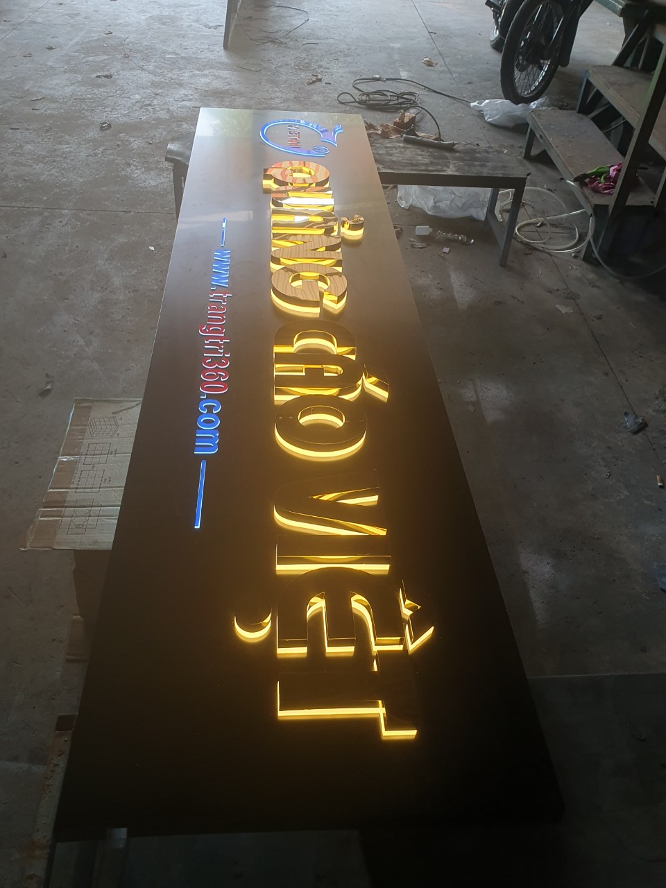 Logo inox công ty Thủ Đức – Thiết kế riêng, sang trọng và bền màu