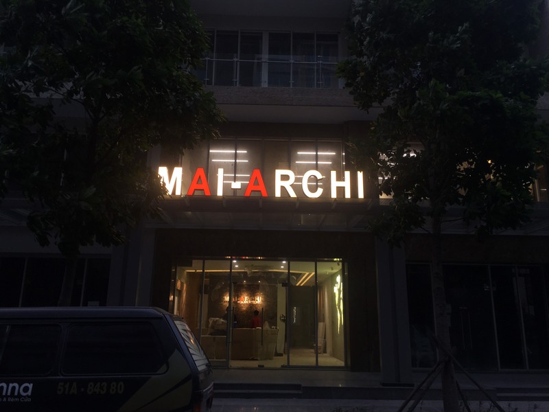 Thiết kế bảng hiệu phối inox – mica tại Thủ Đức – Sáng tạo & hiện đại